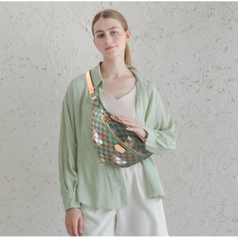 NWT bag for Men Women,Crossbody Waist Bag Pack, 3 compartments adjustable strap